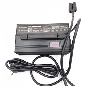 Перезаряжаемое портативное автомобильное зарядное устройство 100,8 В 3A-25A Авто 24S литиевая батарея зарядное устройство высокого напряжения <span class=keywords><strong>96</strong></span> вольт - Product Image 1