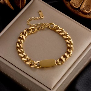 Collar de Moda para Mujer con Cadena Cubana de Acero Inoxidable Chapado en Oro de 18K y Colgante Geométrico Metálico - Product Image 6