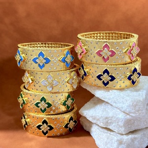 Brazalete de Lujo con Diseño de Trébol de Cuatro Hojas, con Diamantes Brillantes y Piedras de Ágata Natural Blanca - Product Image 4