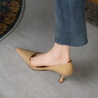 Sandales élégantes blanches à talons aiguilles