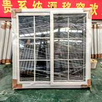 Fenêtres coulissantes en PVC/UPVC de style moderne à prix abordable avec verre trempé teinté, design à grille et moustiquaire intégrée