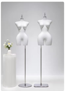Mannequin féminin demi-corps BBL à surface mate, avec hanches et poitrine généreuses, idéal pour la présentation de robes brésiliennes - Product Image 6