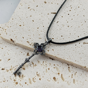 Collier de cosplay Game Rail <span class=keywords><strong>Herta</strong></span>, pendentif clé, chaîne en cuir rétro, collier ras du cou unisexe, bijoux, accessoire pour fête d'Halloween - Product Image 3
