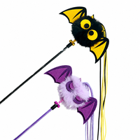 Vente en gros : Jouet baguette à chat d'Halloween avec motif chauve-souris en peluche, son clochette et longues franges en ruban pour chats d'intérieur