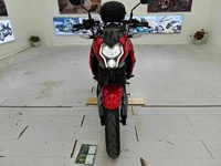 Moto de rue Haojue DR190 haute fiabilité pour débutants, cadre léger, contrôle facile et stable pour les nouveaux conducteurs, idéale pour la ville et les loisirs quotidiens.