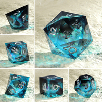 Nouveau lot de 7 dés en résine personnalisés avec logo pour RPG Donjons et Dragons, dés polyédriques bleus à bords tranchants pour jeux