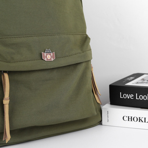 Lindo gatito broche letras inglesas dados de 12 caras insignia de Metal accesorios pequeños alfileres de solapa al por mayor para mochilas Pin de mochila - Product Image 3