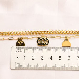 Questo nuovo bracciale in acciaio inox 18K oro per le donne <span class=keywords><strong>di</strong></span> un marchio <span class=keywords><strong>di</strong></span> design è semplice, Versatile, e mette in mostra lo stile individuale. - Product Image 3