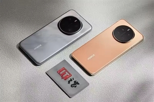 Honor Magic 7 Pro 5G โทรศัพท์มือถือ หน้าจอ 6.8 นิ้ว LTPO OLED Snapdragon 8 Octa Core แบตเตอรี่ 5850mAh ที่ชาร์จ 100W มาตรฐาน IP69 ระบบ AI อัจฉริยะ - Product Image 6