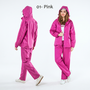 Veste et <span class=keywords><strong>pantalon</strong></span> imperméables en polyester PVC jaune, épais et résistant, fabriqués sur mesure en usine, avec capuche amovible et réflecteurs de sécurité - Product Image 2