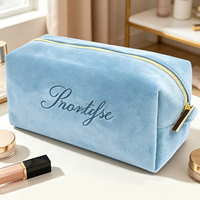 Élégante trousse de toilette douce avec logo personnalisé pour cadeau de demoiselle d'honneur et étui de rangement portable grande capacité pour produits de soin