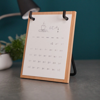 Calendrier de bureau personnalisé de qualité supérieure avec base en bois, impression de logo personnalisée, 2027, calendrier de table de haute qualité avec support pour téléphone