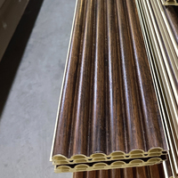 Panneaux muraux décoratifs intérieurs multicolores en composite revêtu de panneaux muraux en wpc revêtement