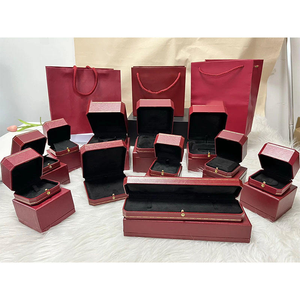 กล่องเครื่องประดับแบรนด์ดังสีแดงจากโรงงานโดยตรง สำหรับผู้หญิง บรรจุภัณฑ์ของขวัญสุดหรู กล่องใส่จี้ สร้อยข้อมือ แหวน ชุดครบพร้อมอุปกรณ์เสริม - Product Image 1