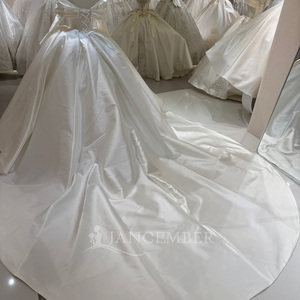 Dw0230 Impresionante Vestido de Novia Minimalista con Escote Cruzado y Pliegues, en Satén Color Marfil, Estilo Princesa, Jancember - Product Image 4