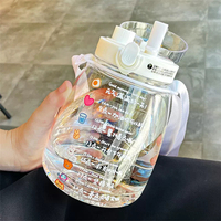 Offre Spéciale : Mignonne Bouteille d'Eau pour Enfants de 1300 ml avec Couvercle Rebondissant, Bouteille en Plastique avec Paille et Sangle, Grande Capacité