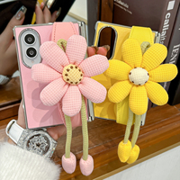 Étui de téléphone à dragonne motif fleur mignon pour Samsung Galaxy Z Fold 8, en cuir PU souple, avec breloque marguerite rose et jaune, pour femme