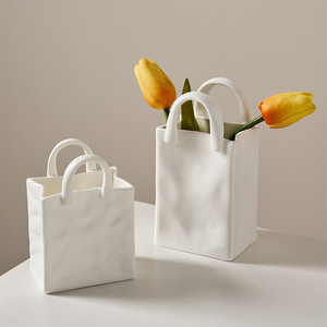 Wholesale Modern Small Table Home Decorative <strong>White</strong> Ceramic Porcelain Unique <strong>Flower</strong> <strong>Vase</strong> - Product Image 1