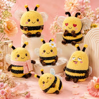 Peluche Abeille Adorable en Gros, avec Écharpe, Yeux en Forme de Cœur, Fleur Marguerite et Expression Amusante, Jouet Insecte en Peluche