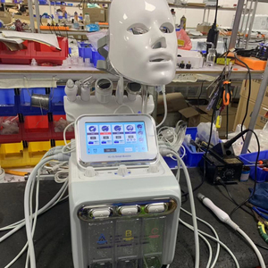 Appareil de beauté portable 7 en 1 Hydro Hidra Current Water Spray Peeling Hydratant Nettoyage du visage Élimination des points noirs pour usage en salon - Product Image 1