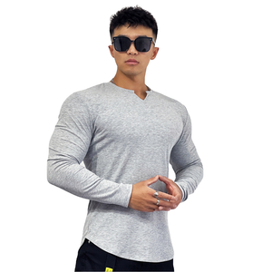 เสื้อยืดคอกลมแขนยาวสีเทาสำหรับผู้ชาย ทรงเข้ารูป สวมใส่สบาย สีพื้น ผ้าสเตรช - Product Image 1