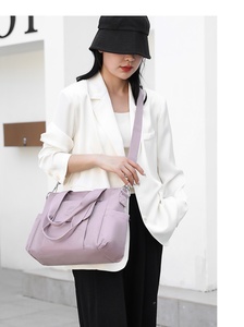 Sac fourre-tout en nylon durable, sac à bandoulière multi-poches, sac à main imperméable, sac messager décontracté pour tous les jours - Product Image 5