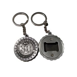 Porte-clés décapsuleur en métal gravé avec logo personnalisé, style mousqueton tendance, design de dessin animé, étanche et léger - Product Image 2