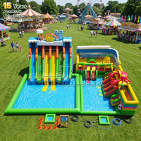 Parc aquatique gonflable géant commercial pour la plage, avec deux piscines à jets d'eau, plusieurs toboggans aquatiques, aire de jeux extérieure pour location estivale
