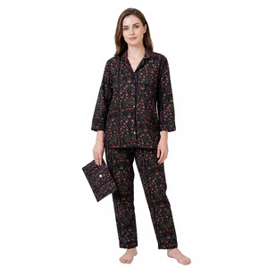 Ensemble de pyjama personnalisable en coton biologique pour femme, motif floral, respirant, tenue de nuit d'été, avec impressions de logo, doux, style mariée indienne - Product Image 1