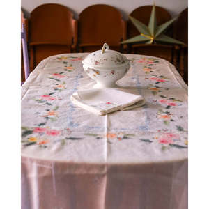 Tovaglia in Organza di Lino Fatta a Mano con Rose Ricamate e 12 Tovaglioli 260x180cm - Product Image 2