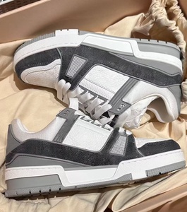 รองเท้าดีไซน์เนอร์นุ่มสบาย ปี 2026 รองเท้าลำลองระบายอากาศได้ดี หรูหรา ทันสมัย ดีไซน์สปอร์ตใหม่ รองเท้าผ้าใบสไตล์เดิน - Product Image 2