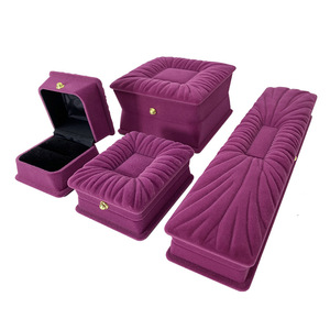 Nuevo Lanzamiento de Producto: Caja de Exhibición de Joyería de Terciopelo Morado, Diseño Único, Caja de Joyería al por Mayor - Product Image 1