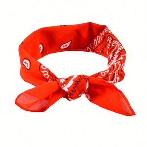 ผ้าพันคอพิมพ์ลายสีสันสดใสแบบกำหนดเองสำหรับทุกดีไซน์ผ้าพันคอพร้อมโลโก้ตามสั่งเพื่อแสดงแบรนด์ของคุณอย่างมีสไตล์และมีไหวพริบ - Product Image 4