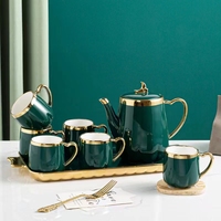2024 lumière luxe européen ménage en céramique 8 pièces café thé ensemble pour tasse et bouilloire et plateau couleur verte brillant ligne dorée