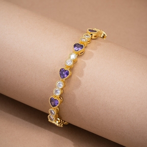 Brazalete de Acero Inoxidable Chapado en Oro de Lujo para Unisex, Moderno y a la Moda, con Zirconia y Dije Colorido en Forma de Corazón - Product Image 5