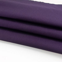 Tissu sergé violet foncé TC 65/35 32*32 130*70 en polyester et coton tissé pour uniformes et vêtements de travail