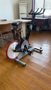 Home Gym Verwenden Sie Fitness geräte Super Quiet Smooth Magnetic Spinning Bike Stationäres Indoor Cycling Heimtrainer