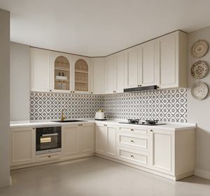 Armoires de cuisine haut de gamme 2026 en blanc crème avec niche en verre cintré et crédence à motifs |   Quincaillerie en laiton et conception modulaire - Product Image 6