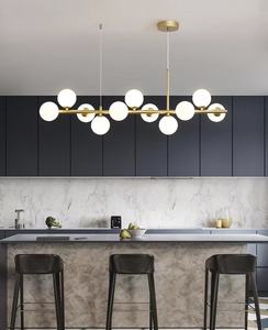 مصباح معلق فاخر بتصميم عصري إسكندنافي، على شكل كرة زجاجية بيضاء، مع مصابيح LED على شكل فروع، مناسب للمطاعم - Product Image 3