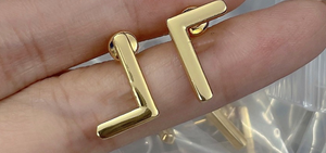 New Arrival Luxury <strong>Earrings</strong> Jewelry New Fashion Crystal Design Letter Stud <strong>Earrings</strong> <strong>for</strong> <strong>Women</strong> - Product Image 4