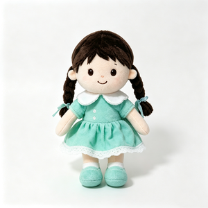 Poupée en peluche personnalisée pour fille avec robe ornée de dentelle vert menthe, adorable poupée en peluche classique, poupée en peluche souriante et mignonne. - Product Image 1
