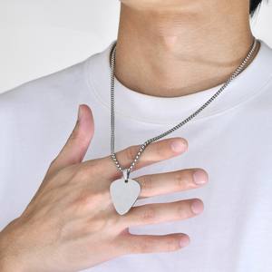 قلادة اختيار الغيتار غير مشوه فارغة محفورة من الفولاذ المقاوم للصدأ قلادة للرجال والنساء عشاق الموسيقى هدية المجوهرات - Product Image 2