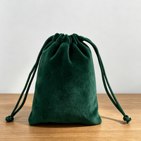 Sac cadeau en velours recyclable à motif de dessin animé grande capacité, pochette en flanelle douce pour l'emballage de montres, bracelets et bijoux