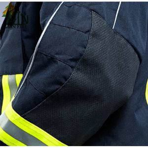 Combinaison de pompier à quatre couches en Nomex, certifiée CE, conforme à la norme NFPA EN 469:2020, design 2026, dernière génération. - Product Image 4