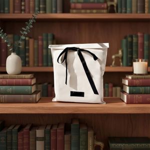 Bolsa de Embalaje de Algodón Resistente con Cordón de Terciopelo Ecológico Personalizada para Almacenamiento de Ropa y Regalos, Color Beige - Product Image 1