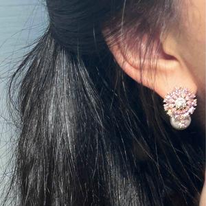 ต่างหูเงินแท้ S925 สไตล์ฝรั่งเศส ประดับด้วยเพทายสีชมพูหวาน ดีไซน์ดอกไม้ไข่มุก สวยสง่า ทันสมัย ให้ลุคแบบเรโทร - Product Image 5