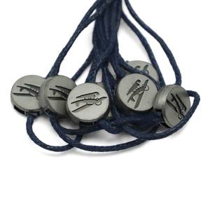 Etiqueta Colgante <span class=keywords><strong>con</strong></span> Logotipo de Marca en Relieve 3D de Alta Calidad, <span class=keywords><strong>con</strong></span> Cierre de Cuerda Reciclada <span class=keywords><strong>para</strong></span> <span class=keywords><strong>Ropa</strong></span> y Calzado - Product Image 4