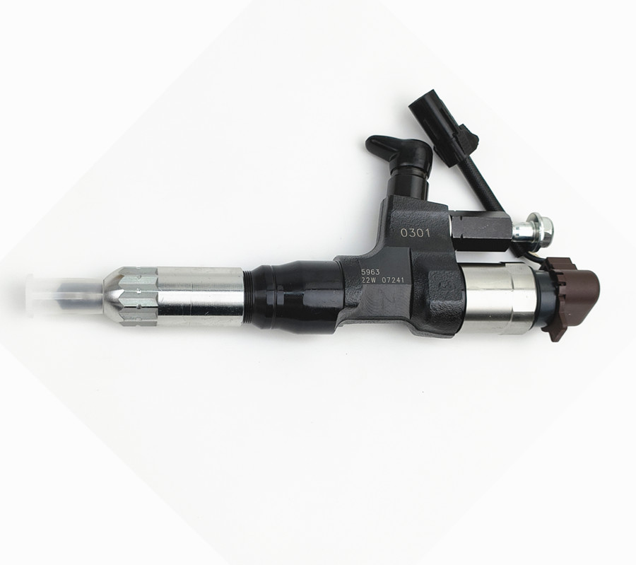 High Performance Common Rail Injector 095000-5963 Diesel Injector 23670-E0300 for HINO