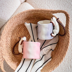 Mug en céramique 3D chat siamois peint à la main sous glaçure, créatif et mignon - Tasse cadeau d'<span class=keywords><strong>anniversaire</strong></span> personnalisée, fabriquée artisanallement - Product Image 3