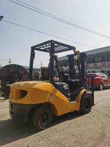 Offre spéciale Komatsu 30 3 tonnes chariot élévateur à roues moteur diesel avec changement de vitesse latéral en bon état chariot élévateur d'occasion à vendre - Product Image 5